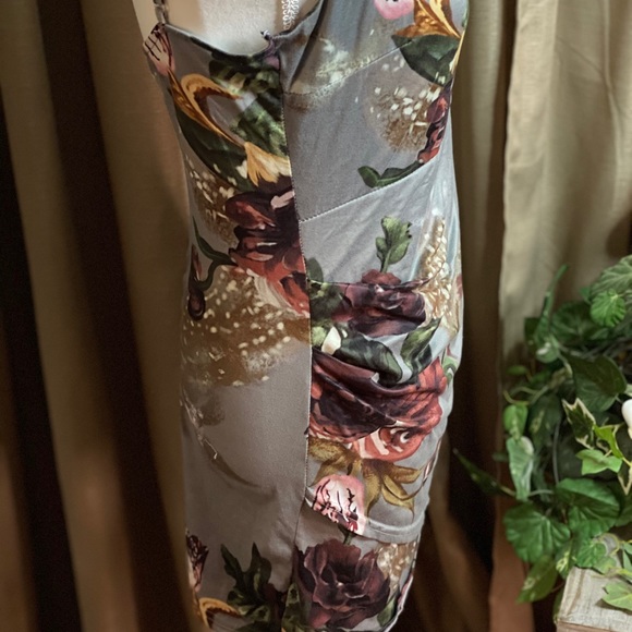 Dress - Picture 2 of 4